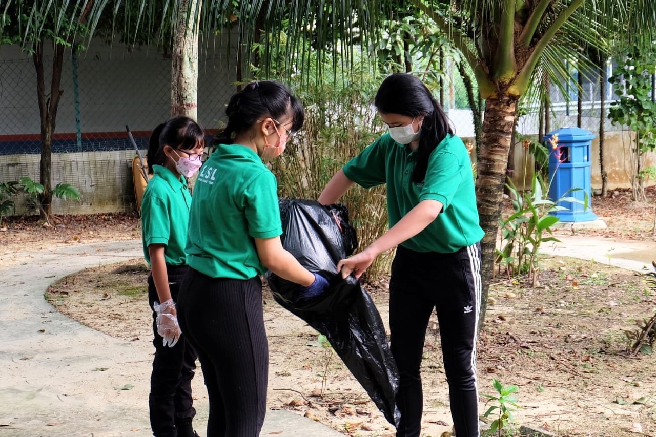 LSL Students Cleaning as part of the community service projects